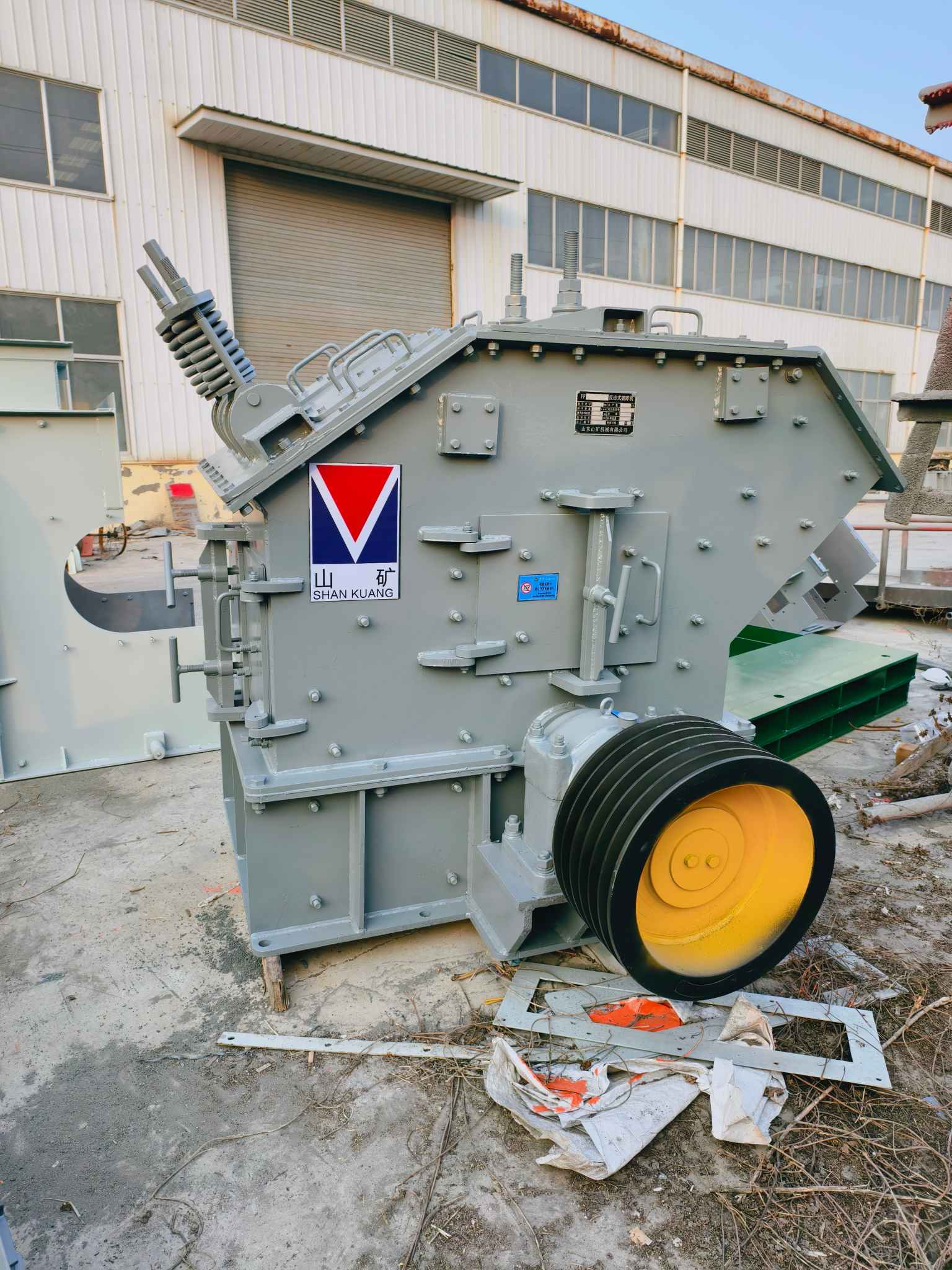 Сильная роторная дробилка 750×700 мм Сильная роторная дробилка 750×700 мм